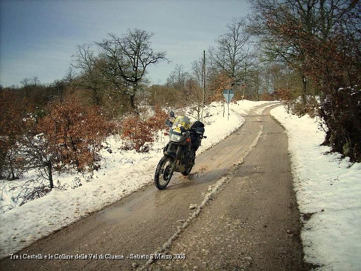 DSCN1880.JPG - Gino passa dal Monte Cetona per arrivare al punto di ritrovo .. c'è neve !!