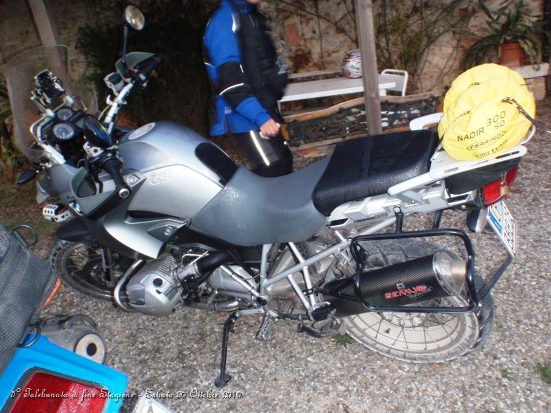 0055.JPG - moto bagnate dalla guazza notturna..