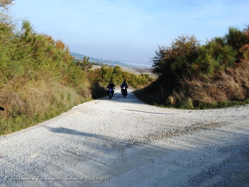 0100.JPG - Eccoci, arrivano i primi motociclisti...