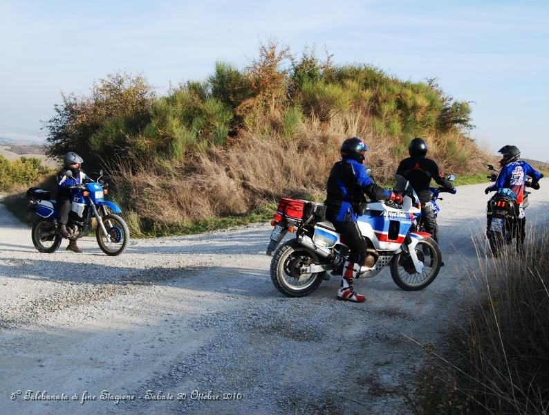 0201.JPG - Eccoci, arrivano i primi motociclisti...