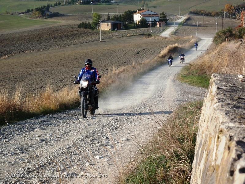 0214.JPG - Sterratone infinito, questo arriverà fino a Gallina...