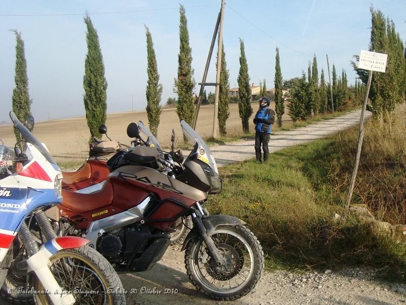 0249.JPG - Qui siamo nella riserva naturale della lucciola bella...