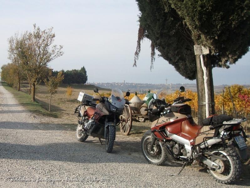 0276.JPG - Qui siamo vicino alla tenuta di palazzo massaini, a circa 4 km da Pienza...