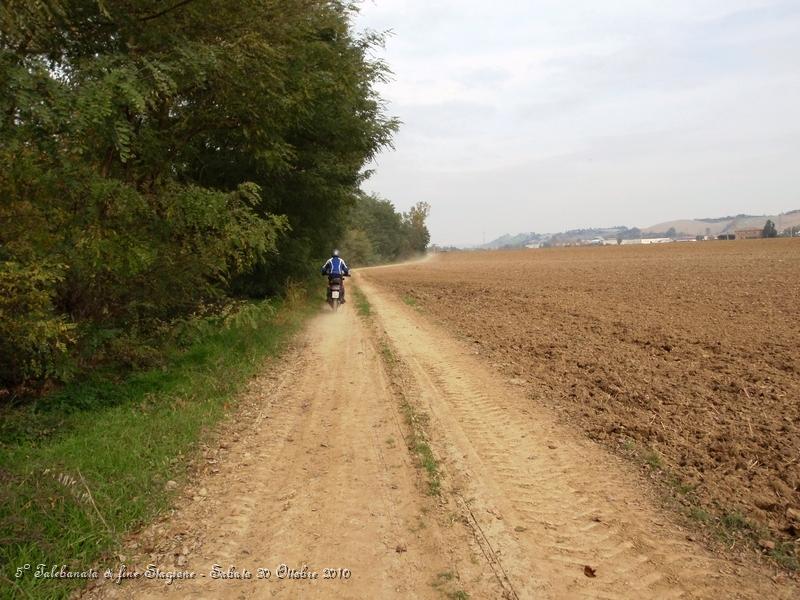 0430.JPG - Prese le indicazioni ogni partecipante parte da solo... dopo qualche minuto da chi lo precede...si deve ritrovare la coop e da li orizzontarci nella direzione giusta...