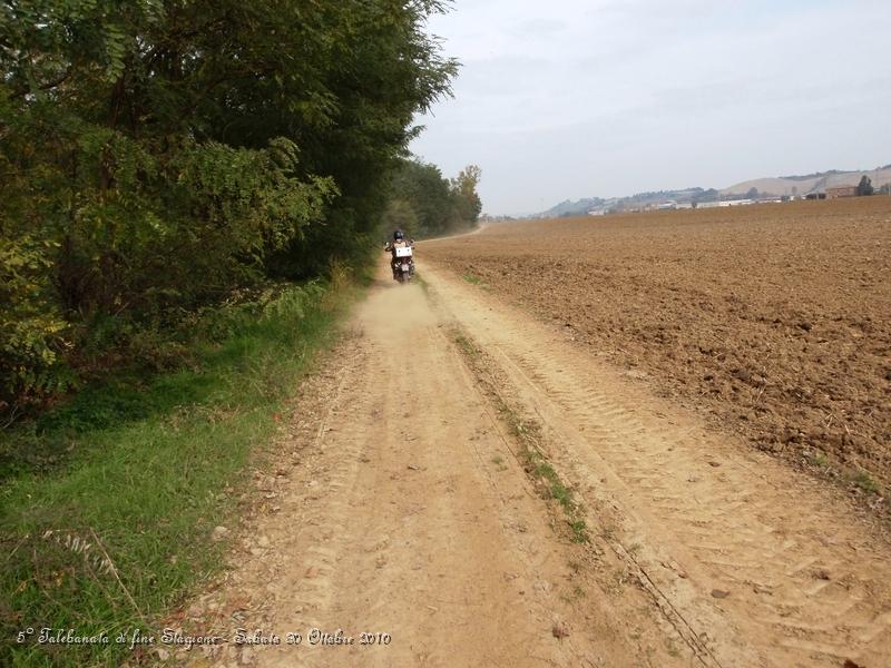 0431.JPG - Prese le indicazioni ogni partecipante parte da solo... dopo qualche minuto da chi lo precede...si deve ritrovare la coop e da li orizzontarci nella direzione giusta...