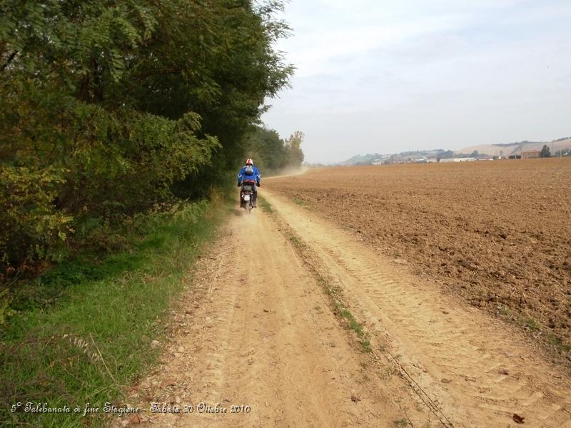 0445.JPG - Prese le indicazioni ogni partecipante parte da solo... dopo qualche minuto da chi lo precede...si deve ritrovare la coop e da li orizzontarci nella direzione giusta...