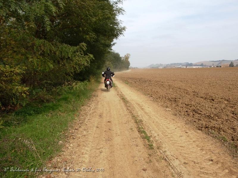 0450.JPG - Prese le indicazioni ogni partecipante parte da solo... dopo qualche minuto da chi lo precede...si deve ritrovare la coop e da li orizzontarci nella direzione giusta...