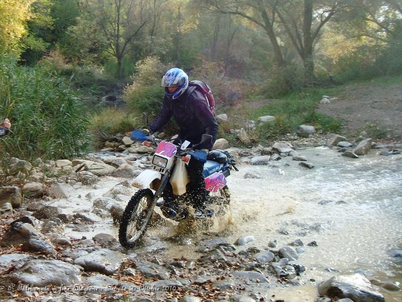 0702.JPG - Questo è il Guado di un piccolo torrente di nome Asso, il fondo è molto ciottoloso e di conseguenza va affrontato con decisione...mica come Camilla eh, per carità, quella voleva letteralmente volarci sopra...eheehh :-)