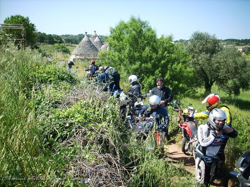 DSCN5846.JPG - Davanti a noi dei Trulli