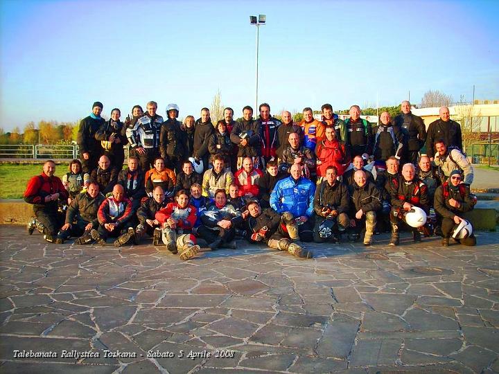 0118.JPG - Il Gruppone alla partenza !! Mancano Gino che scatta la Foto, Macs, Francesco e Loris a far colazione. Siamo in 50 !! :-)