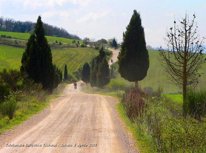 0405.JPG - Siamo sulla strada tra Pienza e Monticchiello