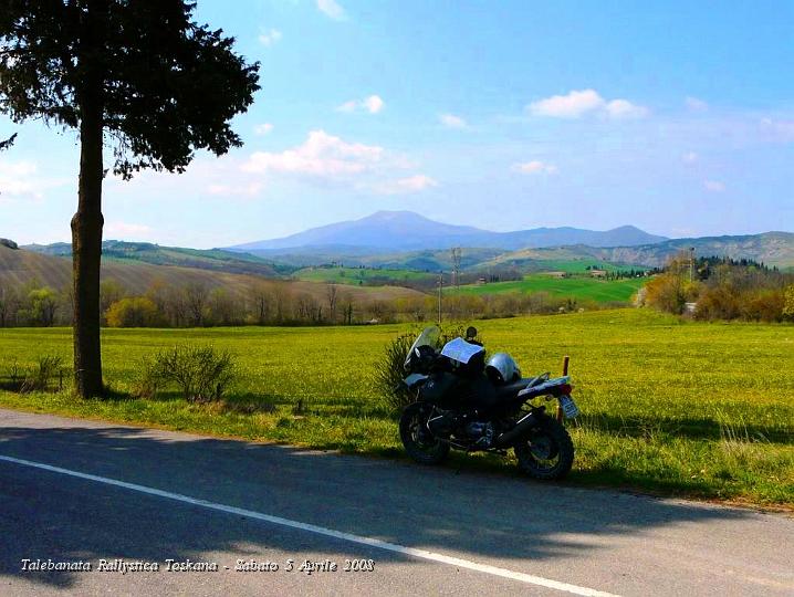 0481.JPG - In lontananza il Monte Amiata