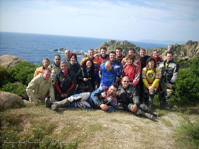 0011.JPG - Foto di Gruppo sul faro