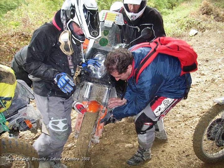 DSCN4475.JPG - Bella sudata generale per portare la Moto a valle... :-)