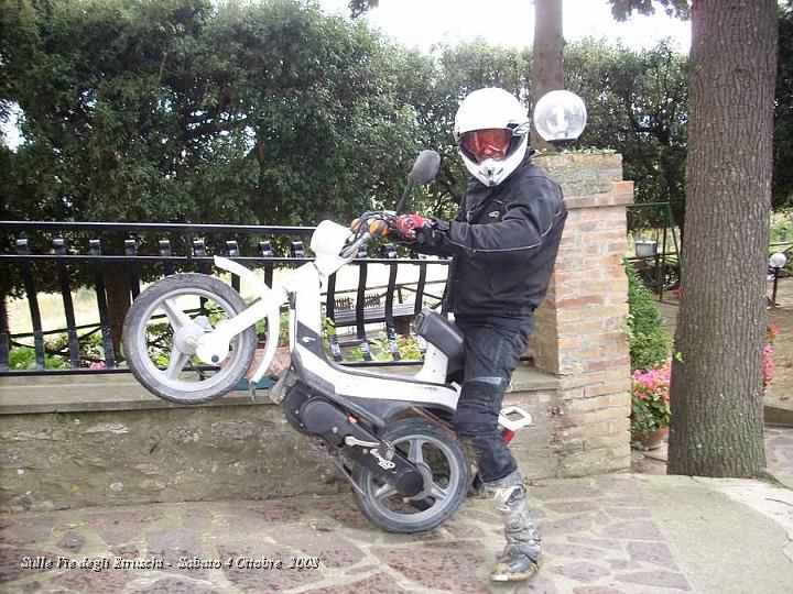 DSCN4525.JPG - Gianluca impenna con la sua Motoretta.. :-)