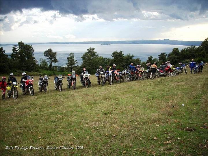 DSCN4584.JPG - Foto di gruppo sopra il Lago di Bolsena...