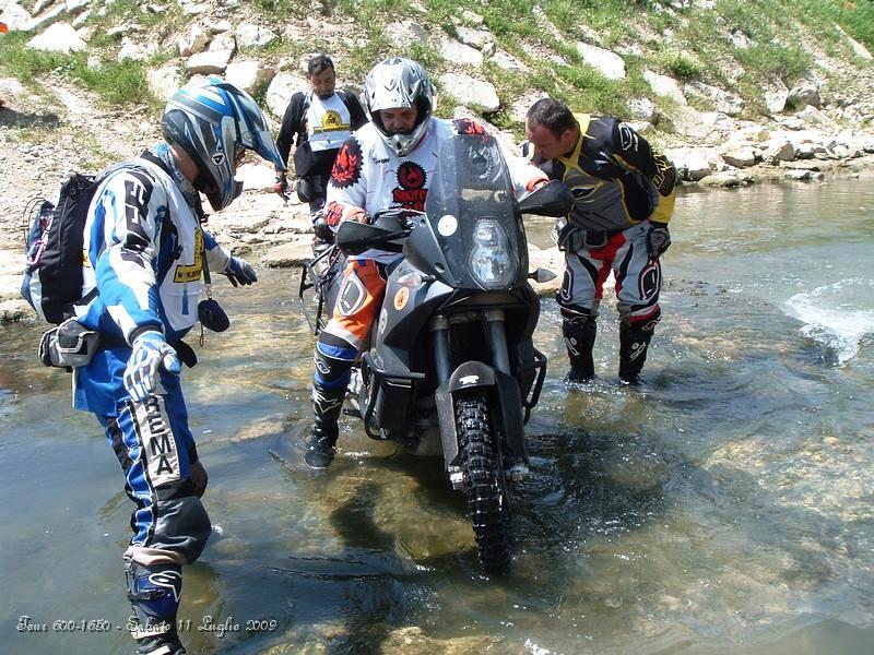 DSCF0869.JPG - Ecco Daniele con la splendida maglia degli Sporchi Enduristi, un Gruppo molto simile al nostro.