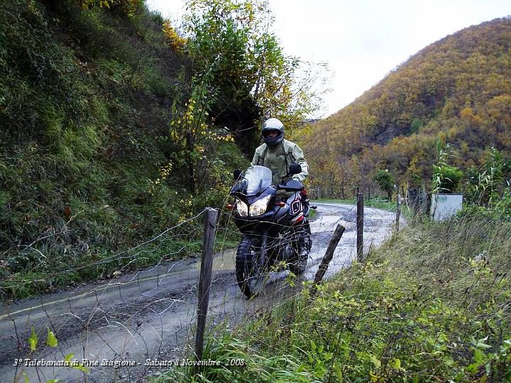 0031.JPG - Il grande Marco su una splendida Suzuki V-Storm 650