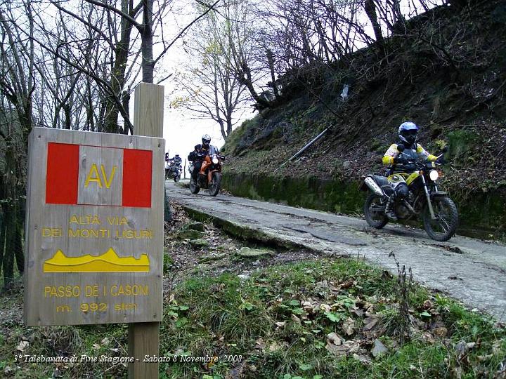 0093.JPG - Il sentiero attraversa il Parco naturale regionale del Beigua, il Parco Regionale delle Capanne di Marcarolo e il Parco naturale regionale dell'Aveto. Il punto di massima quota toccato dall'Alta Via è il Monte Saccarello (2201 m s.l.m.).