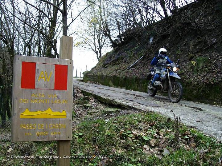 0094.JPG - L'Alta Via è percorribile interamente a piedi e per lunghi tratti a cavallo ed in mountain bike. Alcune delle tappe o parti di esse sono percorribili in auto e moto su strada asfaltata o sterrata.