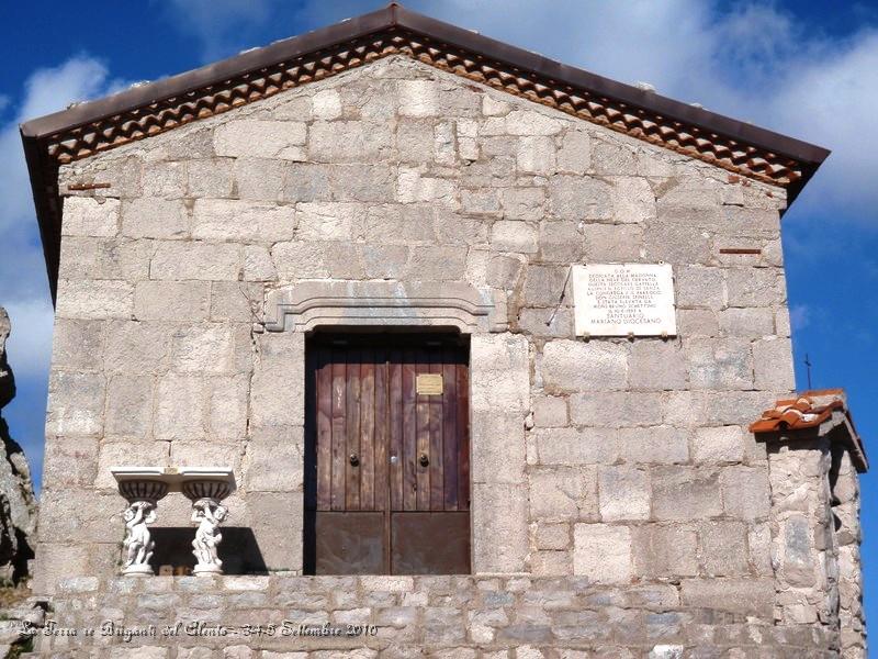 P9040522.JPG - Si tratta di un pellegrinaggio, di un faticoso viaggio di penitenza cui partecipano uomini e donne di ogni età.