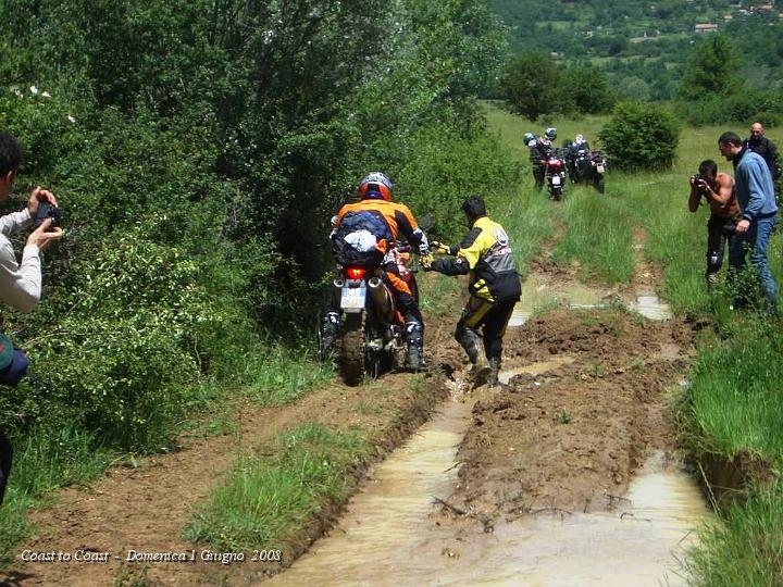 DSCN3166.JPG - Gino gli da una mano