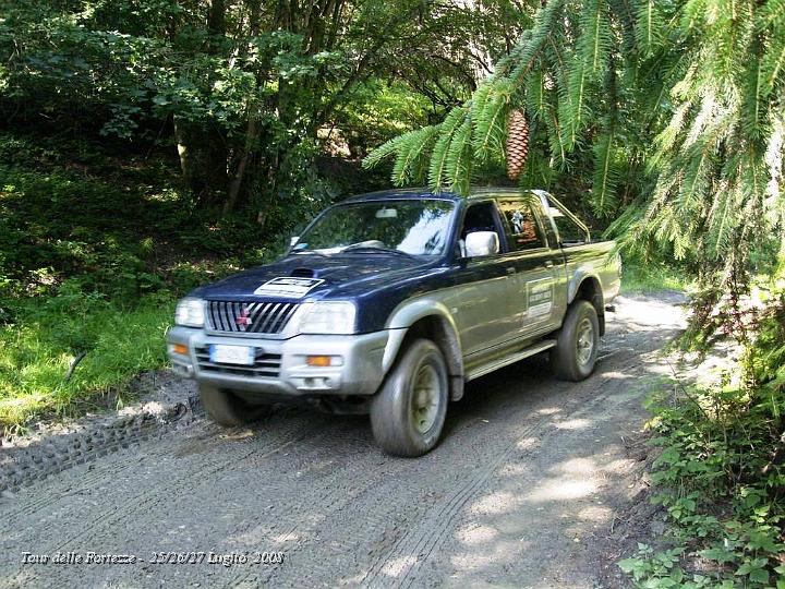 0182.JPG - Il 4x4 ci porta a valle i bagagli. (Domenia 27)