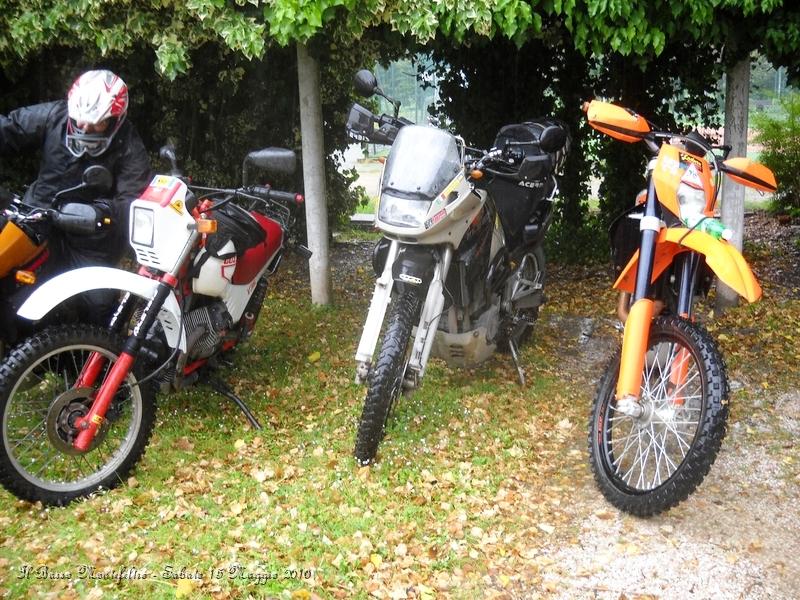 DSCN0027.JPG - Guzzi, Kawasaki e Ktm fianco a fianco