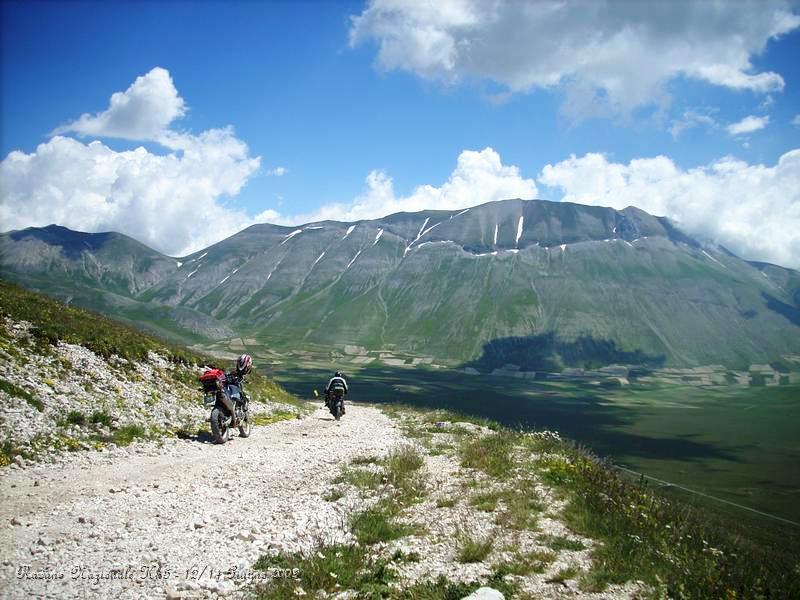 DSCN5940.JPG - Davanti a noi il Monte Vettore.