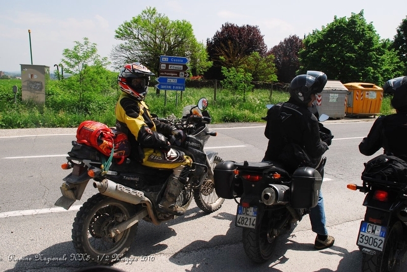 0080.JPG - Ehhehe, l'unica targa che non si legge è quella di Gino...