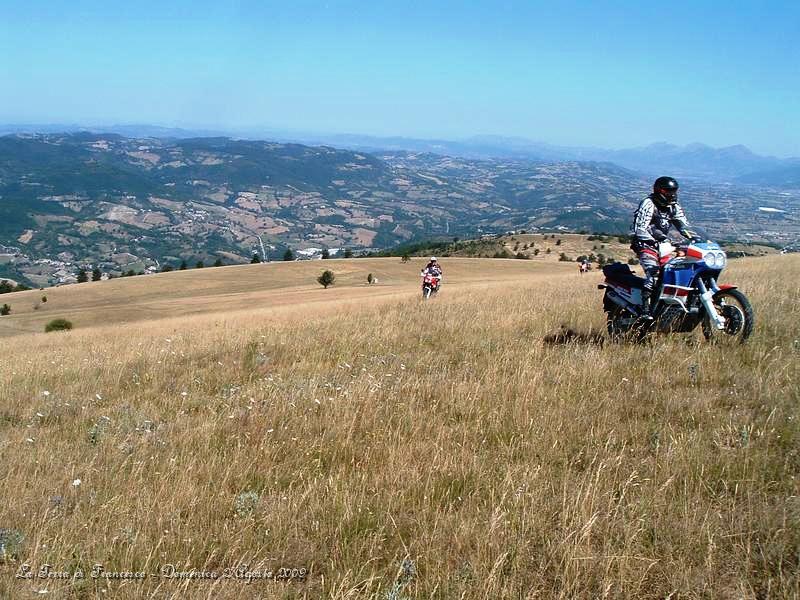 DSCF1125.JPG - Salita finale in mezzo al campo con vista panoramica immensa