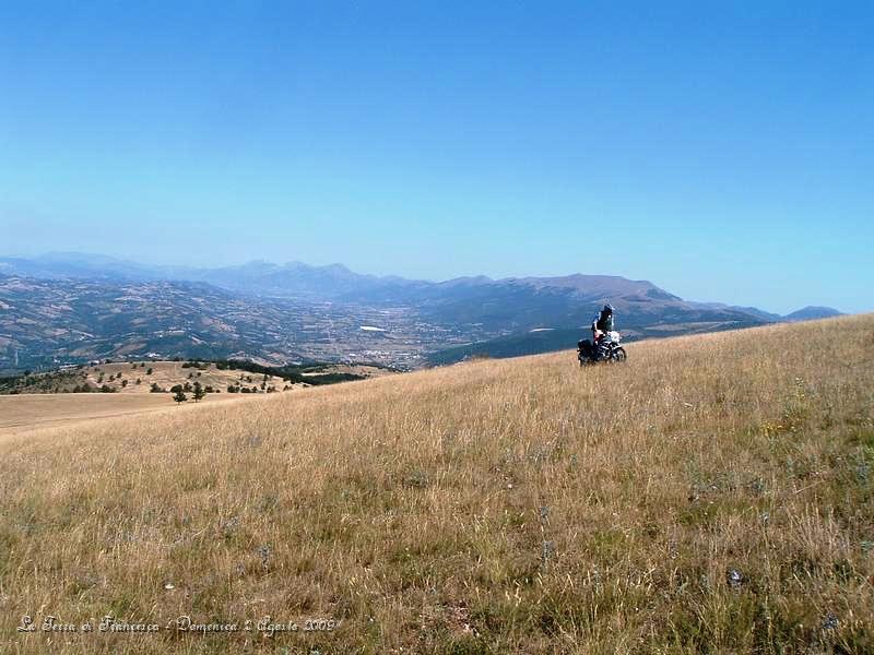 DSCF1132.JPG - Salita finale in mezzo al campo con vista panoramica immensa