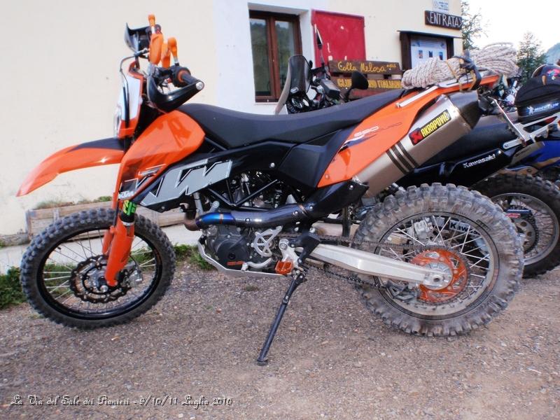 P7090057.JPG - E questa è la moto di suo marito Fabrizio, una splendida Ktm 690..