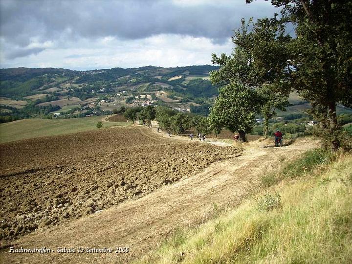 0163.JPG - Tutto il Gruppo in discesa.. tra poco ci sarà una discesa impegnativa da paura...