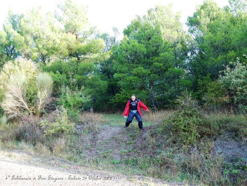 0119.JPG - Ecco un partecipante alla fine della salita, ahooooo, sembra mbriaco !! :-)