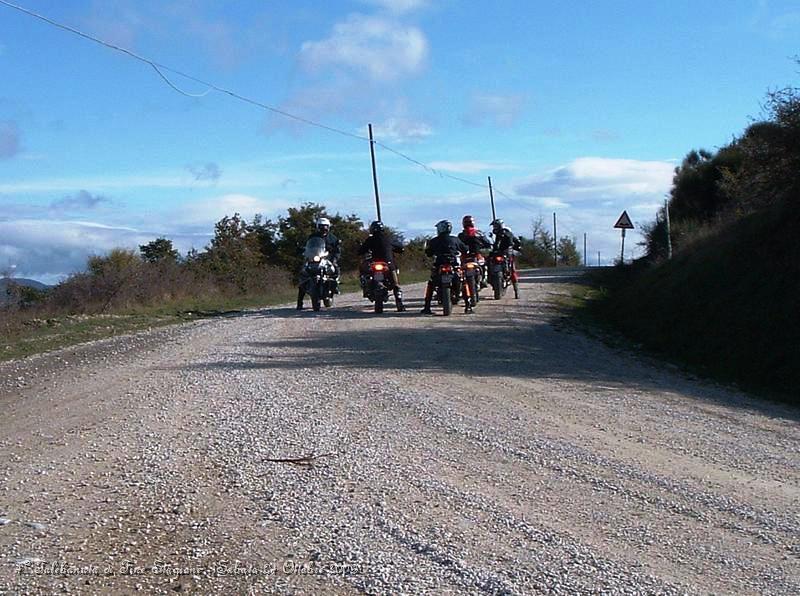 0201.JPG - Difatti qualcuno sbaglia strada, quale sarà giusta ? Boh !! :-)