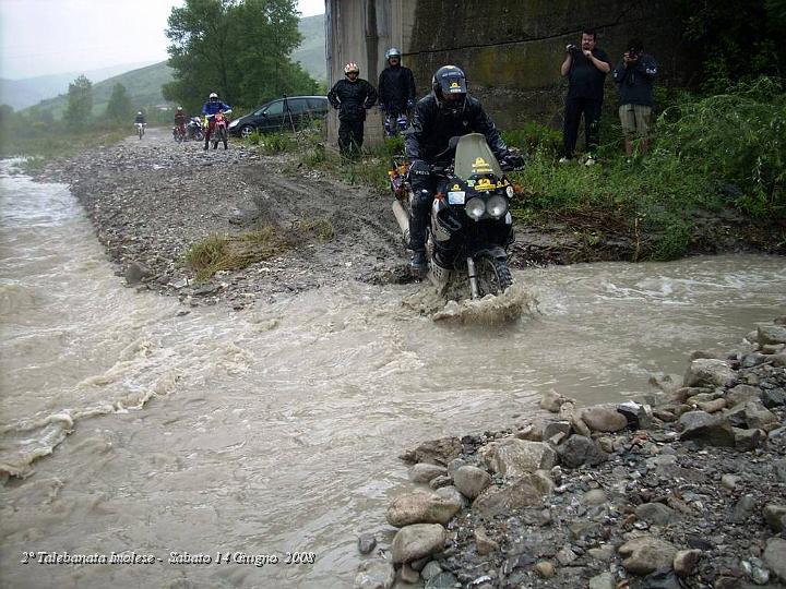 DSCN3573.JPG - Lorenzo galleggia col suo Trattore :-)