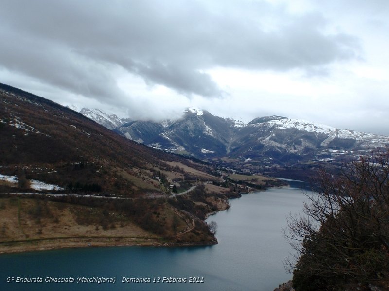 0066.JPG - Bellissima foto invernale nei Monti Sibillini... di fronte il lago di Fiastra.