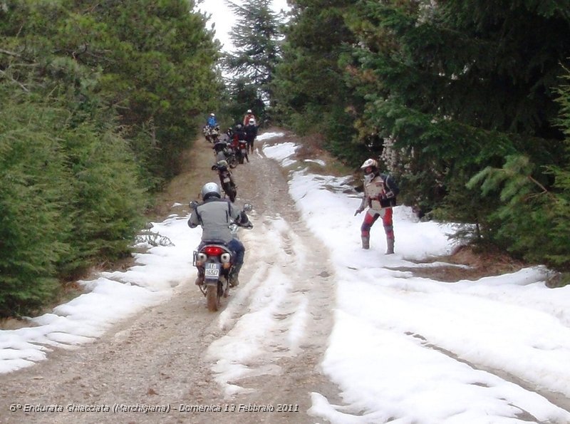 0134.JPG - Roberto dice a Irenio di stare attento alla neve ghiacciata, eh, con le tourance non è proprio il massimo...