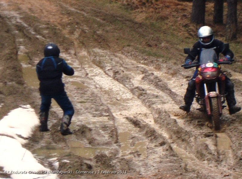 0146.JPG - La dura vita del fotografo.. Gino sempre facico in mezzo alla melma.. dice che gli piace.. eheeh :-)