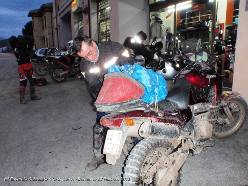 0271.JPG - Come al solito abbiamo fatto tardi, partiremo intorno alle 18:00.. il sottoscritto arriverà a Celle sul Rigo alle 21:15 dopo aver acciaccato ben 530 km in un giorno, ma ne è valsa veramente la pena.. come al mattino ho trovato acqua sia a Perugia che a Città della Pieve con qualche sporadico banco di nebbia...  Un ringraziamento dal profondo del mio Cuore a tutti i partecipanti e in particolare a Roberto e Andrea per aver Organizzato un Tour a dir poco fantastico ed impeccabile, veramente una bella boccata d'ossigeno in questo mondo caotico... alla prossima !! :-)