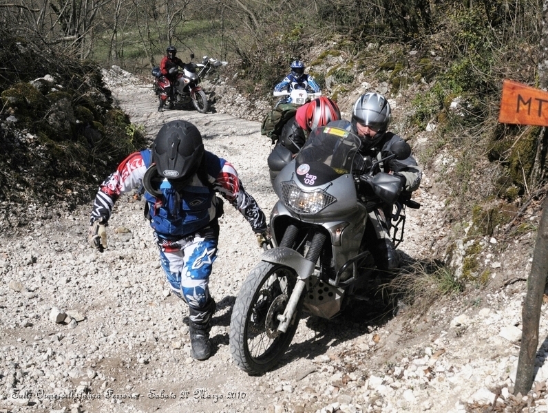 DSCN7012.JPG - ...arriva da una Ktm 625...