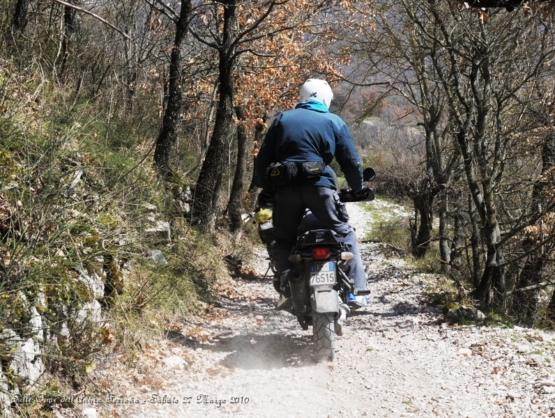 DSCN7079.JPG - Beh, la moto l'è grossa eh, ma anche lui mica scherza... :-)