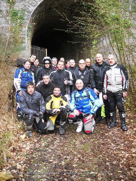 DSCN7240.JPG - Alla fine arriveremo in fondo in 20, 5 ragazzi rinunceranno quando un temporale c'ha letteralmente inzuppato fino all'osso... comunque ragazzi, questa nostra Italia è proprio bella e all'Umbria manca solo il mare !! Un abbraccio a tutti e alla prossima !!