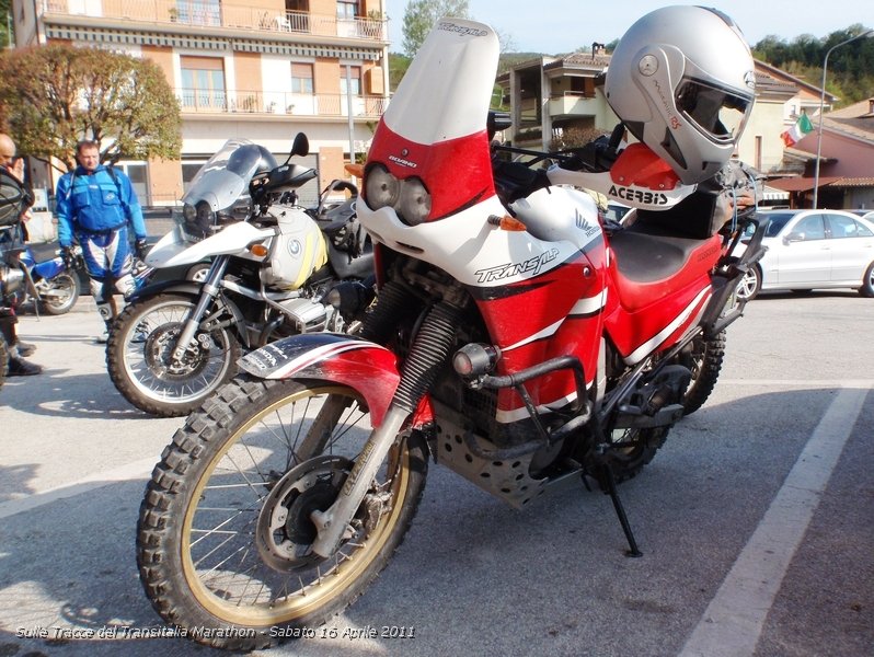 P4160051.JPG - Ecco, questa è la Moto di Claudio, un ragazzo di Cremona alla prima uscita con noi, bhe, complimenti sia alla moto che al pilota.. grande !!