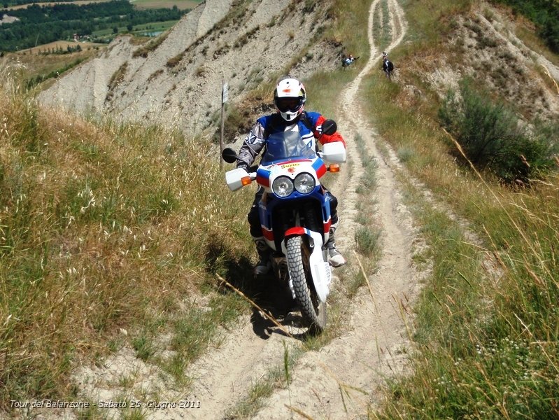 P6250316.JPG - Bravissimo Giulio da Pistoia con la sua splendida Africa Twin.