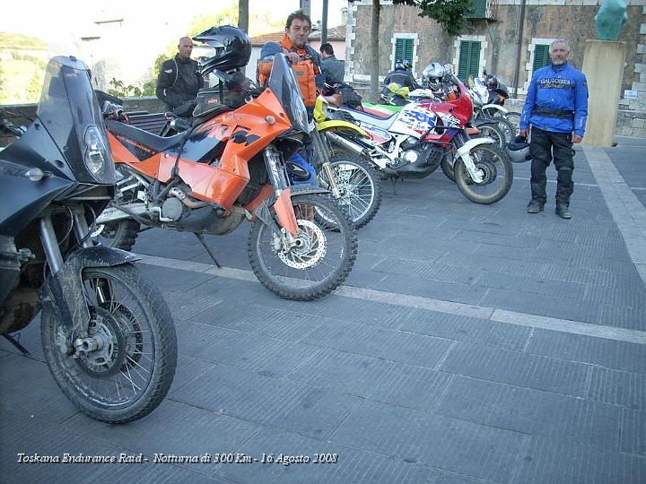 084.JPG - I Romani tornano alla Capitale e tutti gli altri si tuffano alle terme di San Casciano.. anche perchè quel povero MaxMi alle 14:00 deve andare a lavorare e come lavoro porta la gente a giro col bus in mezzo a Roma... eheheheh :-)