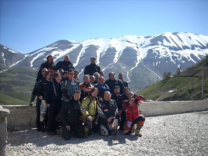 DSCN2606.JPG - Alle spalle il Monte Vettore visto da Castelluccio di Norcia