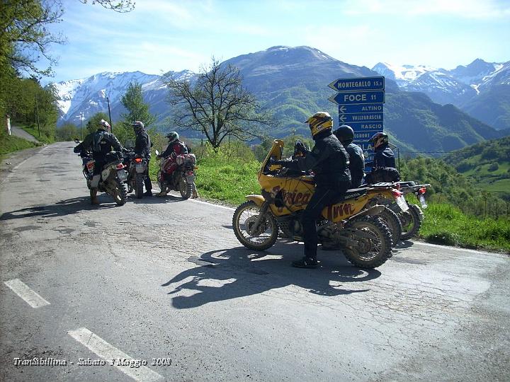 DSCN2761.JPG - Fine Giro ! I Ragazzi diretti a Sud ci salutano in questo incrocio.