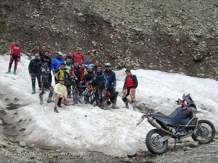 0576.JPG - Visto che qualche settimana prima del giro Gino e Fausto, quest'ultimo organizzatore del Tour ciclistico, si erano sentiti per cercare di rispettarsi a vicenda, suggelliamo il gemellaggio !! :-)